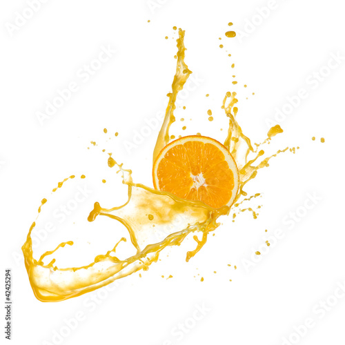 Foto: Orange slice in juice splash, isolated on white background Orange slice in juice splash, isolated on white background