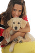 Photo: jolie femme avec chiot golden retriever jolie femme avec chiot golden retriever
