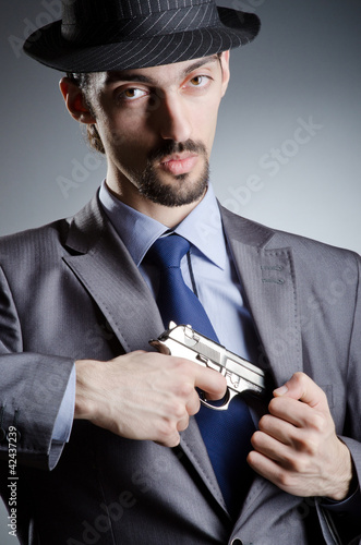 Foto: Businessman man with hand gun Businessman man with hand gun