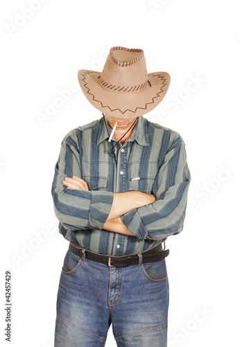 Foto: Macho with a cigarette in a cowboy hat on white background Macho with a cigarette in a cowboy hat on white background