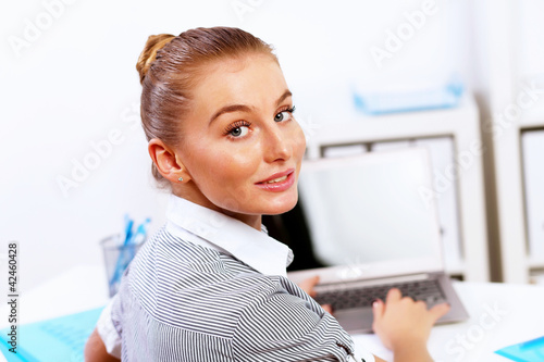 Foto: Business woman in office Business woman in office