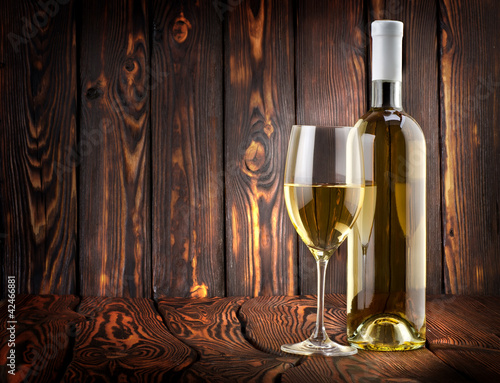 Foto: Desser white wine on the table Desser white wine on the table