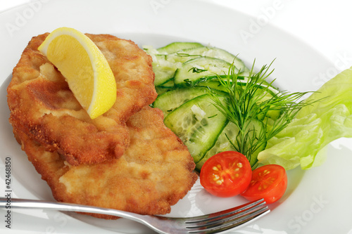 Foto: Schweineschnitzel mit Gurkensalat Schweineschnitzel mit Gurkensalat