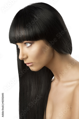 Foto: beautiful brunette girl with fringe beautiful brunette girl with fringe
