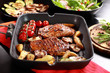 Foto: Delicious beef steak with grilled vegetable Delicious beef steak with grilled vegetable