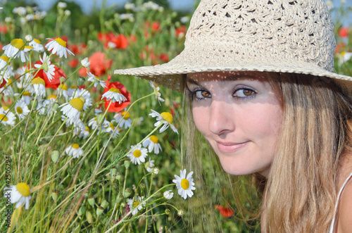 Photo: Mädchen mit Strohhut Mädchen mit Strohhut