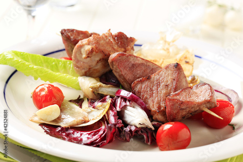 Foto: Roasted meat and vegetables Roasted meat and vegetables