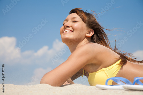 Foto: pretty woman on the beach pretty woman on the beach
