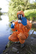 Experte analysiert radioaktives Wasser