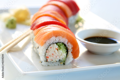 Foto: Sushi - Rainbow Roll Sushi - Rainbow Roll