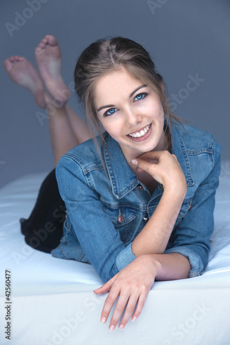 Photo : belle jeune fille beau sourire belle jeune fille beau sourire