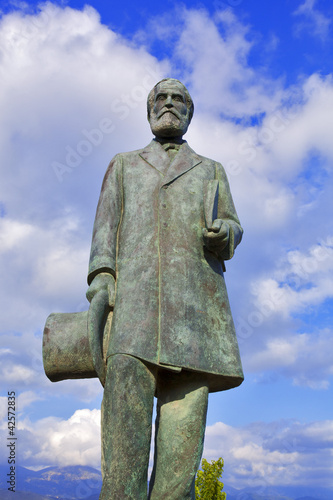 Foto: grèce; ioniennes, kefalonia : Lixouri, port : statue grèce; ioniennes, kefalonia : Lixouri, port : statue
