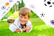 Kind unter Fussballschirme