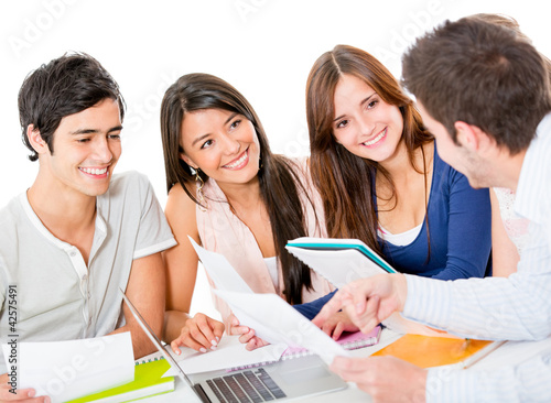 Foto: Group of people studying Group of people studying