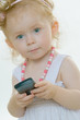 Foto: Kleinkind mit Handy Kleinkind mit Handy