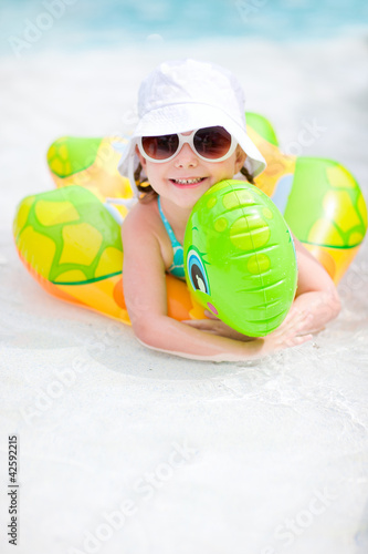 Foto: Little girl swimming at pool Little girl swimming at pool