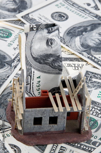 Photo: Rohbau Haus. Finanzierung mit Dollar Geldscheinen Rohbau Haus. Finanzierung mit Dollar Geldscheinen