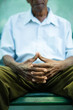 Foto: pensive old man sitting on bench in park pensive old man sitting on bench in park