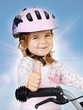 Foto: Cute girl with bicycle helmet shows thumb up outdoors Cute girl with bicycle helmet shows thumb up outdoors
