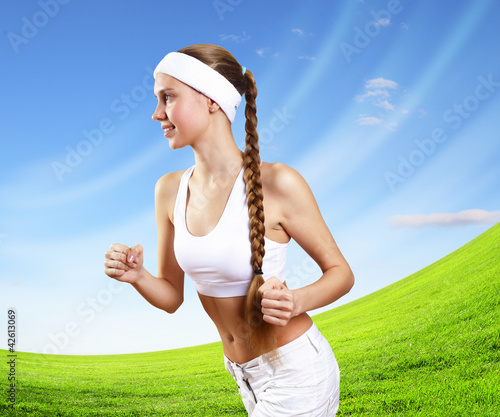 Foto: Portrait of a young woman doing sport Portrait of a young woman doing sport