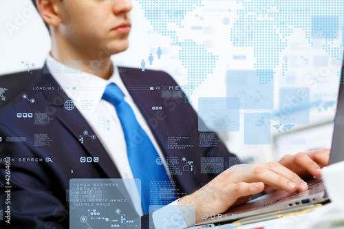 Foto: Business person working on computer Business person working on computer