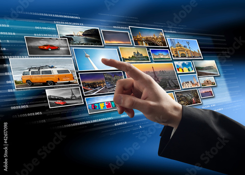Foto: Doigt pressant une photo icone tactile Doigt pressant une photo icone tactile