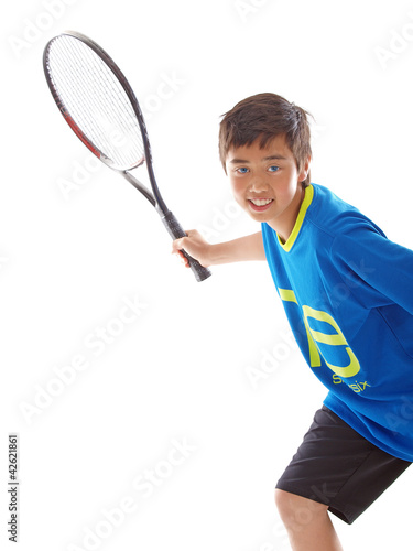 Foto: boy playing tennis boy playing tennis