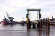 Foto: containerschiff und anleger containerschiff und anleger