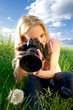 Fotografin mit Pusteblume