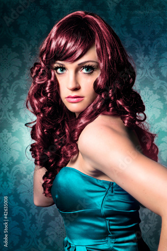 Photo: hüpsche Frau mit roten Locken / haircolors-11 hüpsche Frau mit roten Locken / haircolors-11