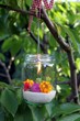 Dekoglas hängt in Baum Kerze Blumen Sand
