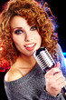 Foto: woman holding a retro microphone woman holding a retro microphone