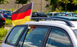 Deutschlandflagge am Auto