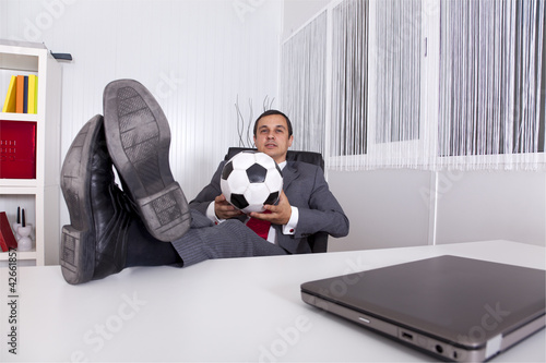 Foto: Soccer manager at the office Soccer manager at the office