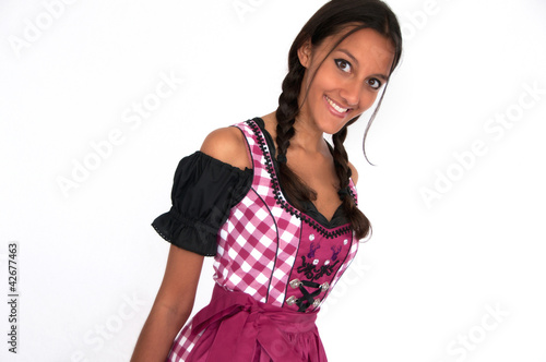 Foto: Wunderhübsche Frau im Dirndl / Bayerische Trachten Wunderhübsche Frau im Dirndl / Bayerische Trachten