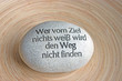eingravierter Weisheitstein