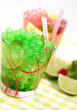 Cocktail mit grünen Bobas obendrauf