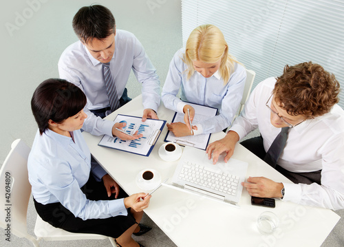 Foto: Gathered business people Gathered business people