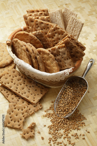 Photo: Crispbread and wheat grains in scoop Crispbread and wheat grains in scoop