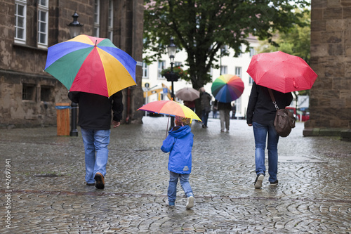 Foto: Menschen im Regen Menschen im Regen