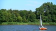 Segelboot auf See