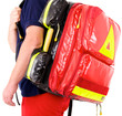 Sanitäter mit Notfallrucksack
