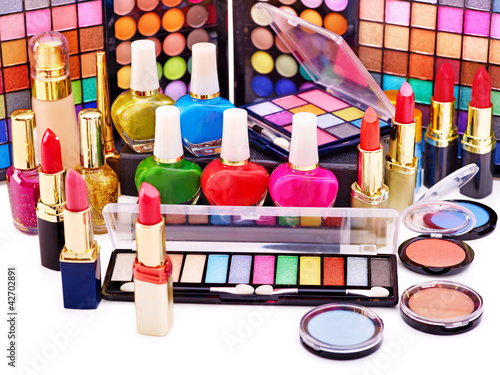 Foto: Decorative cosmetics for makeup. Decorative cosmetics for makeup.