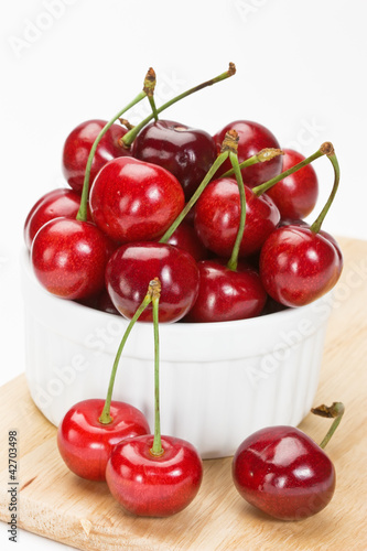 Photo: Sweet cherry in white bowl Sweet cherry in white bowl