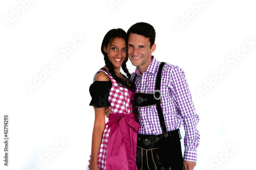 Photo: Fröhliches Bayerisches Paar mit Lederhosen und Dirndl Fröhliches Bayerisches Paar mit Lederhosen und Dirndl