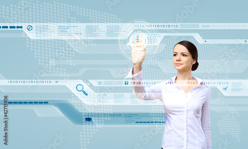 Foto: Businesswoman and touch screen technology Businesswoman and touch screen technology