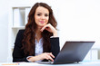 Foto: Young busines woman with notebook Young busines woman with notebook