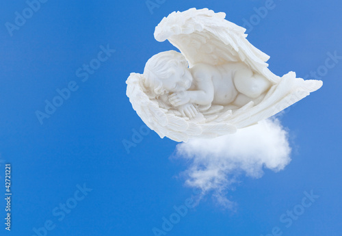 Photo: ange endormi sur nuage ange endormi sur nuage
