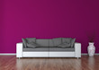 Sofa vor weinroter Wand mit Vase