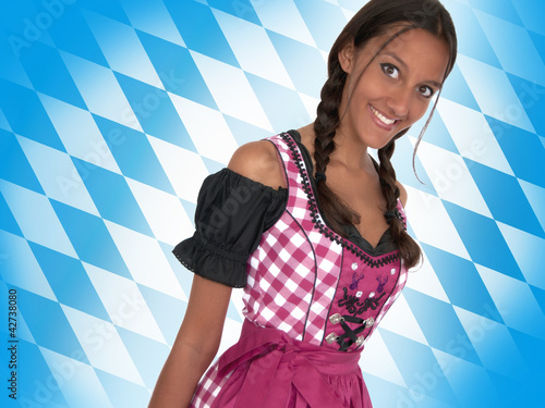 Photo: Wunderhübsche Frau im Dirndl / Bayerische Trachten Wunderhübsche Frau im Dirndl / Bayerische Trachten